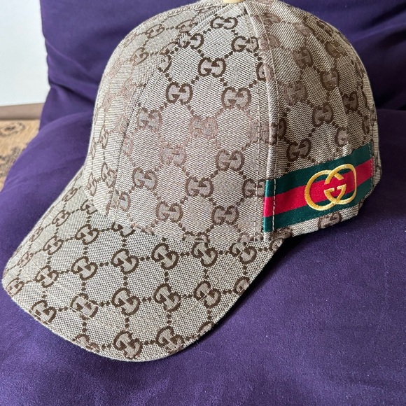 GG Accessories - UNISEX Fashionable Hat Good/In excellent condition 👍🏼 deal for the price